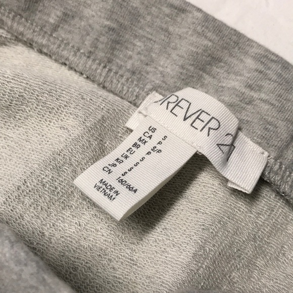 3/$30 🌺 Sweater Skirt - Size S - Picture 3 of 4